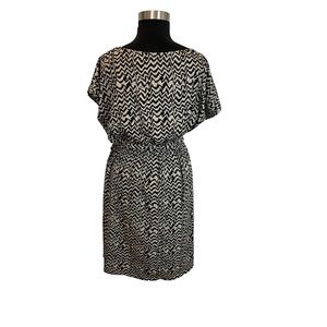 Indulge| Woman’s 3X Dress w/ belt| EUC| Tan and Black